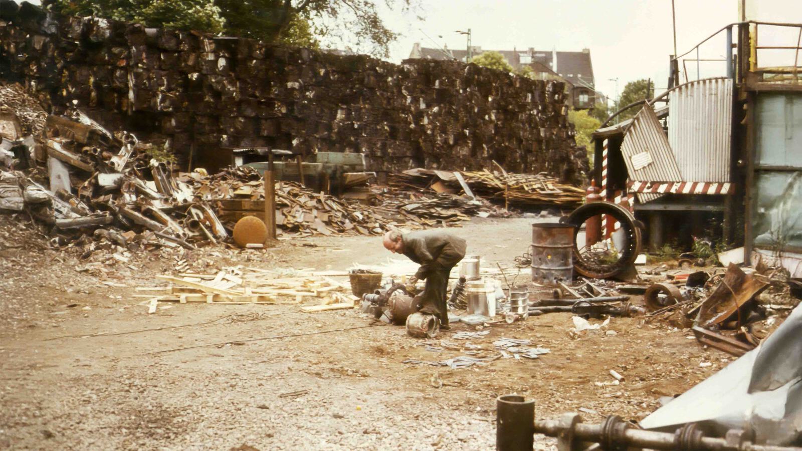Polster Willi auf dem Schrottplatz Expose 5000
